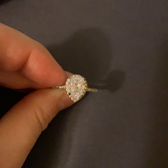 Pear shaped CZ with platinum plate over silver and Rhodium coating - Picture 3 of 6